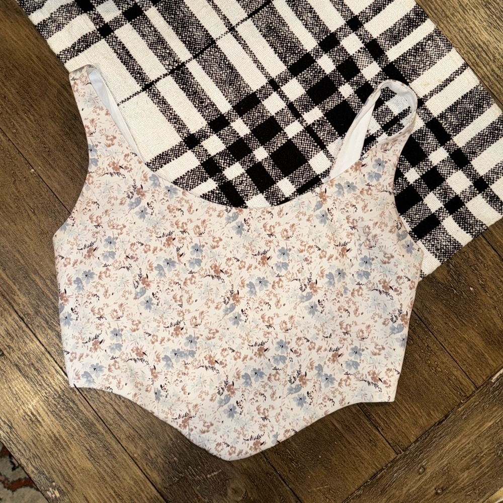 SYNDYS Neutral Floral V-Hem Cropped Zip Back Tank Top Size Small - Picture 3 of 8